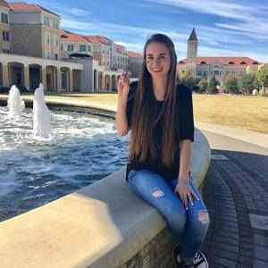 Meet your Posher, Emily